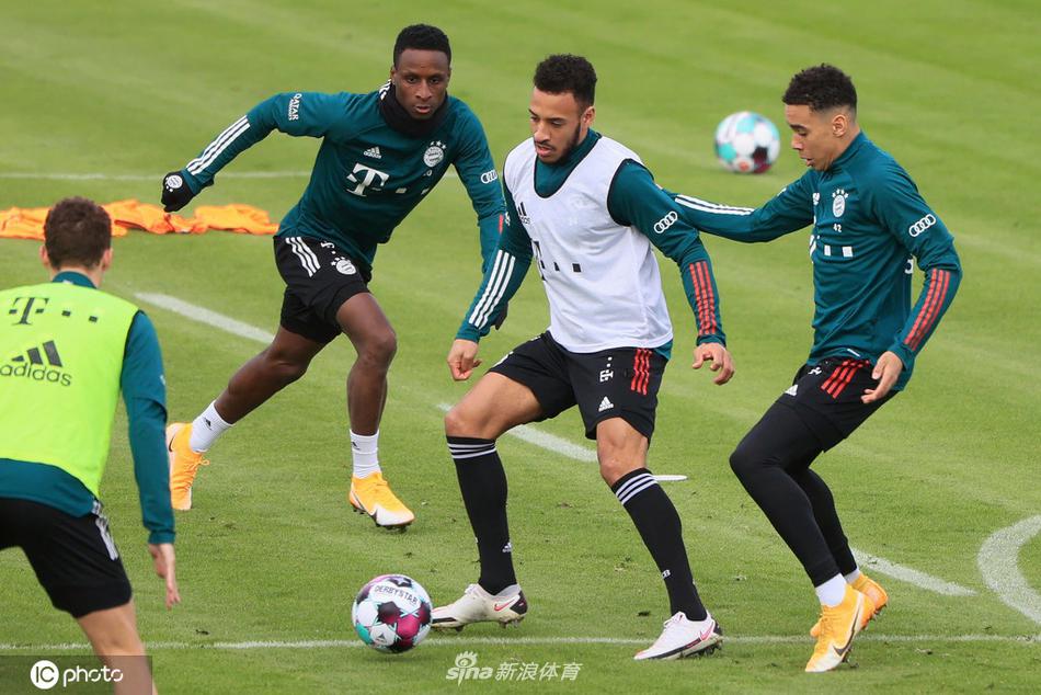 مباراة الاتحاد والأهلي في الدوري السعوديصراع العمالقة